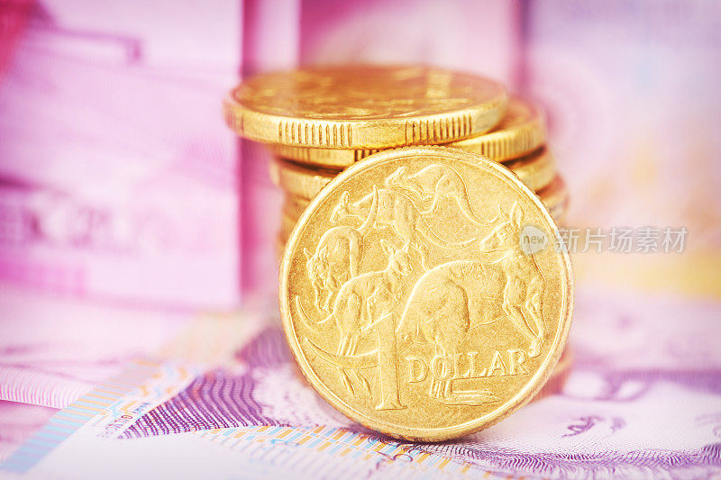 澳大利亚钱币——钞票上的一堆美元硬币