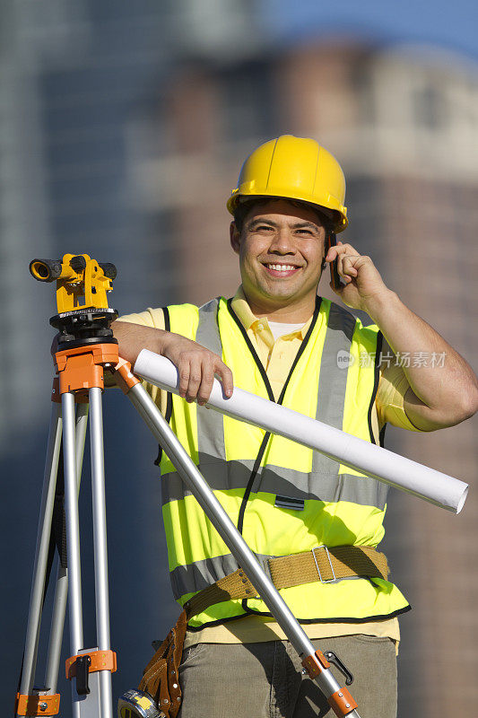 西班牙建筑工人打电话