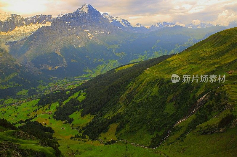 格林德沃阿尔卑斯山谷全景，艾格和蒙奇景观，瑞士阿尔卑斯山