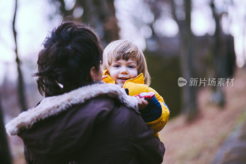 秋日母子徒步旅行