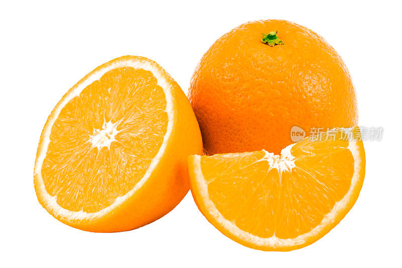 新鲜的橙色水果，切片孤立在白色上
