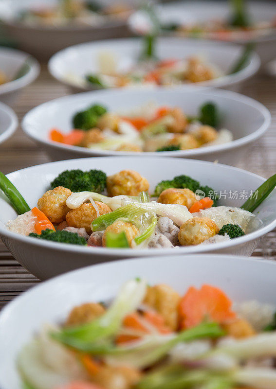 越南传统的一碗混合食物