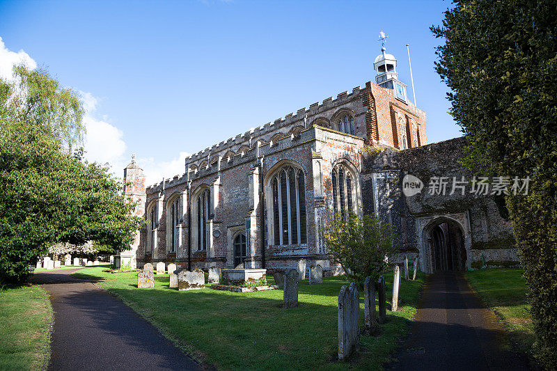 圣玛丽圣母教堂东伯格霍特萨福克英格兰在阳光明媚的春天下午