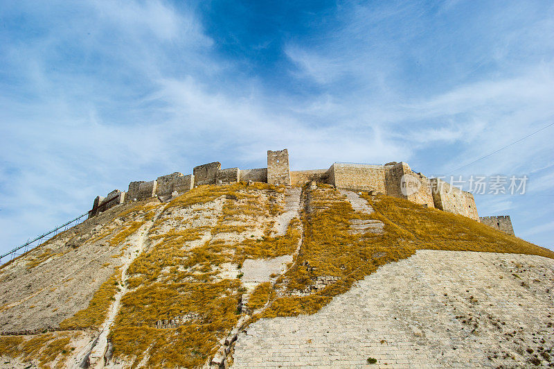 阿勒颇城堡，叙利亚北部古城阿勒颇的一座大型中世纪防御宫殿。