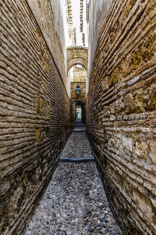 西班牙科尔多瓦狭窄的小巷