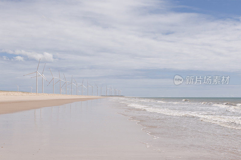巴西海滩上的风力涡轮机(卡诺阿奎布拉达)