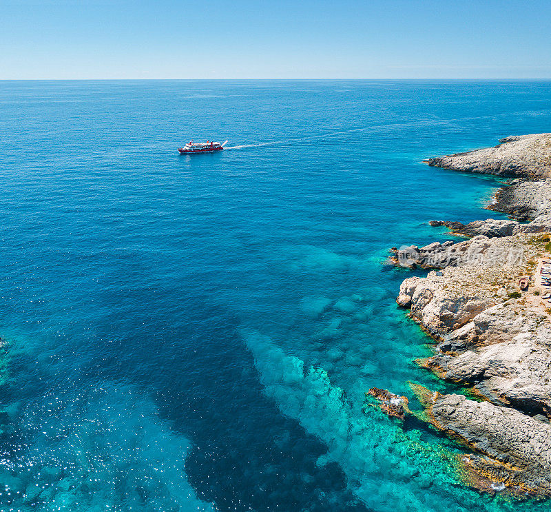 美丽的伊奥尼亚岛，希腊，从空中俯瞰地平线上的美景
