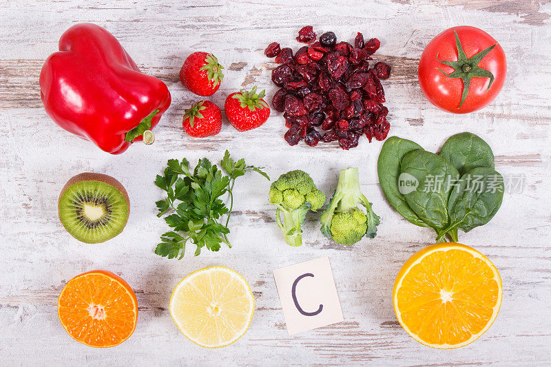 新鲜水果和蔬菜含有维生素C、膳食纤维和天然矿物质，增强免疫力和健康饮食
