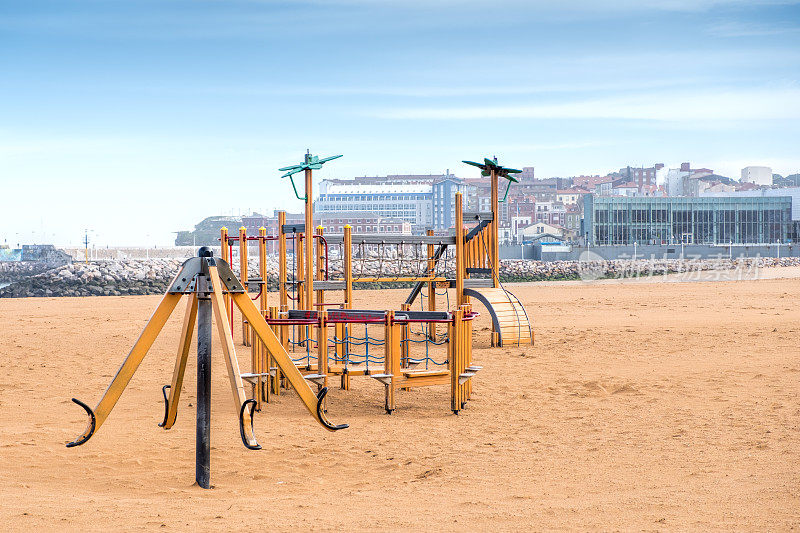 波尼恩特海滩和城市景观，Gijón，阿斯图里亚斯，西班牙。