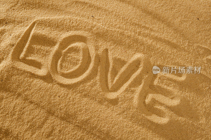 爱写在沙滩上的沙子上