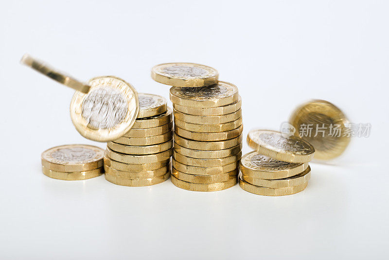一堆坍塌的英镑硬币