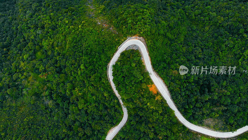 曲线山路