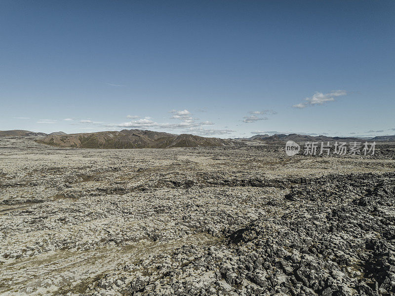 火山景观和凝固的熔岩在冰岛南部鸟瞰图