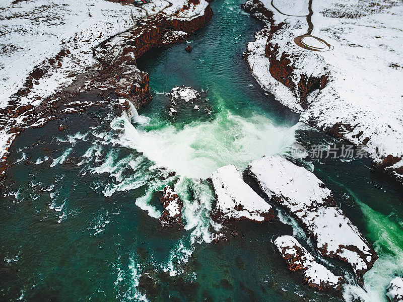 鸟瞰图godafoss瀑布在冰岛