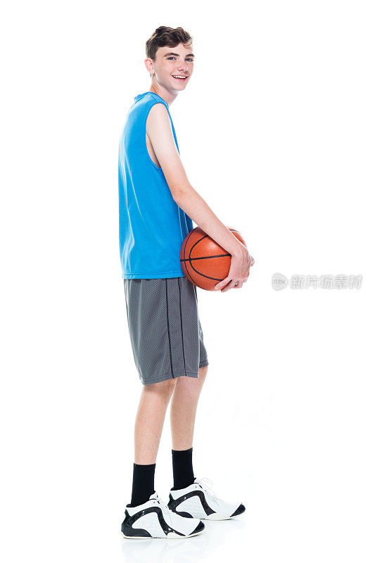 13岁的男性篮球运动员