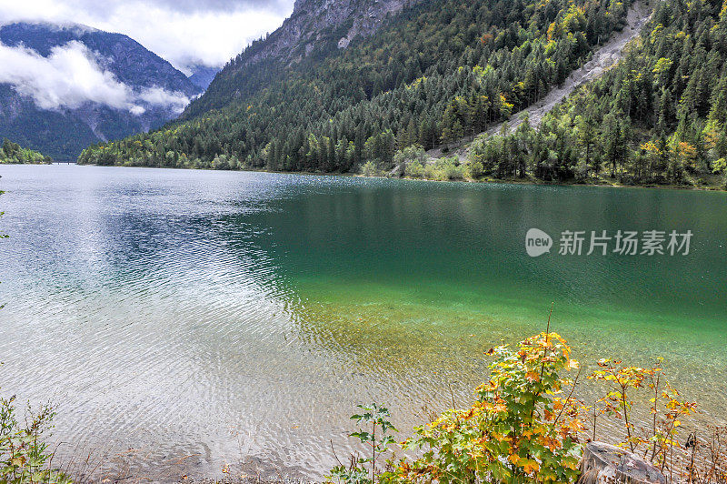 奥地利阿尔卑斯山的Plansee湖