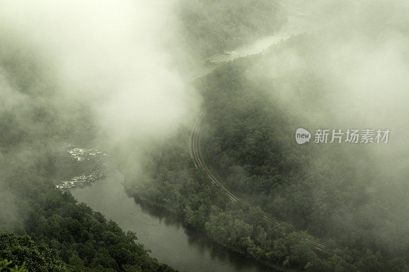 多云的早晨，新河峡谷