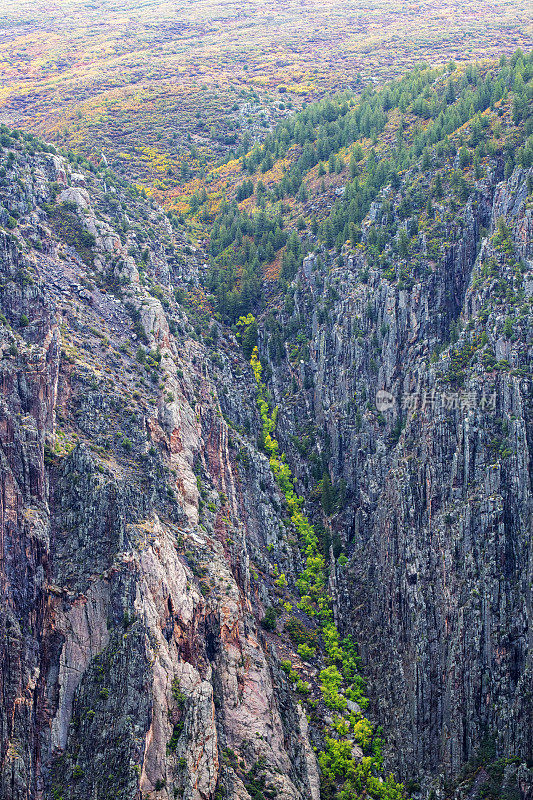甘尼森国家公园黑峡谷的秋景