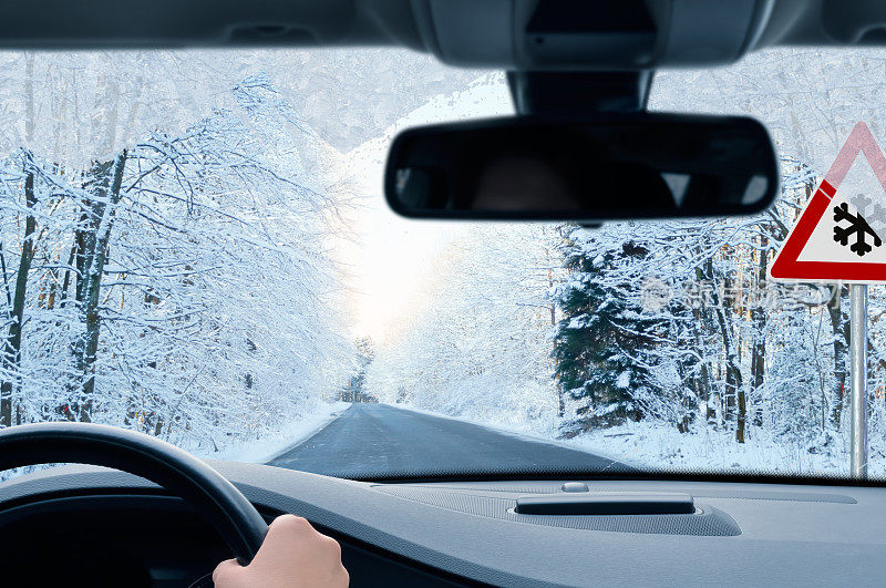 冬天开车-有冰雪的危险