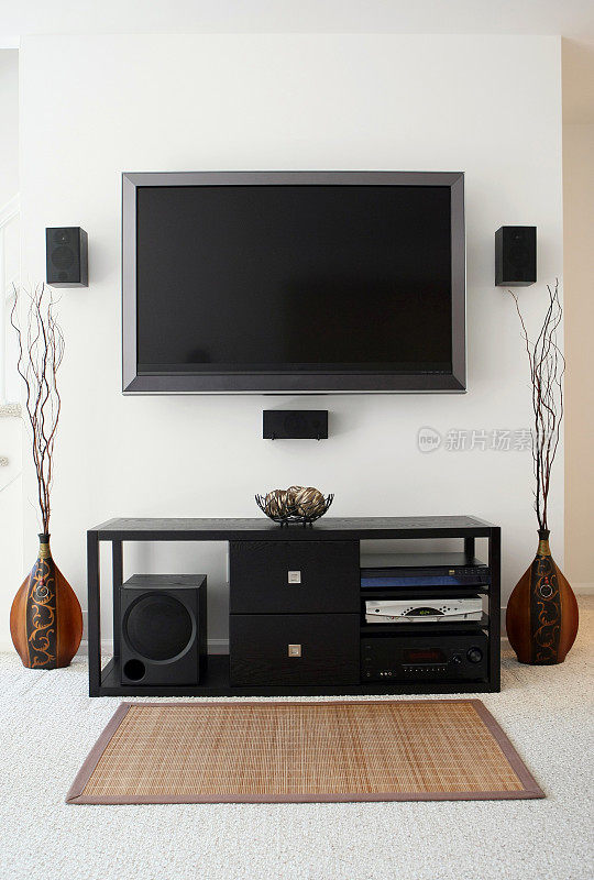 家庭影院系统与宽屏高清电视在现代客厅