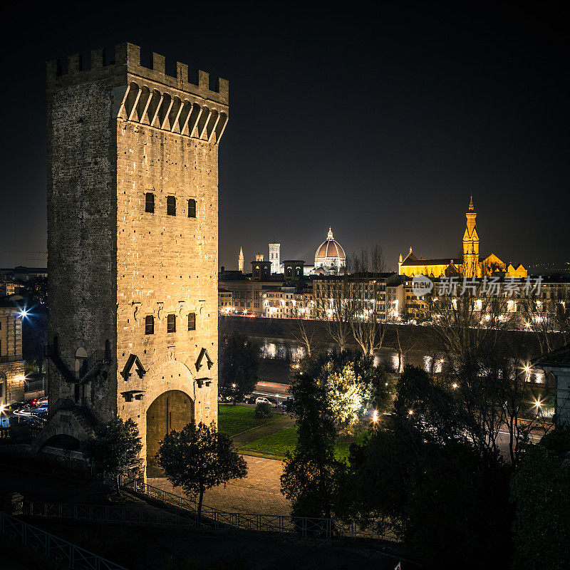 佛罗伦萨的中世纪大门，意大利城市夜景