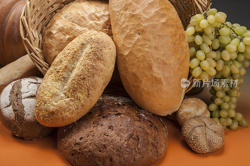 葡萄手工制作的面包
