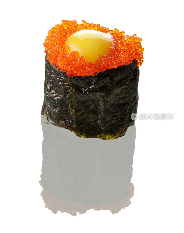 鸡蛋和Tobiko鱼子酱寿司