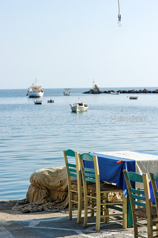 餐厅餐桌和渔船