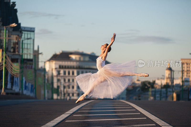 莫斯科市中心的芭蕾舞演员
