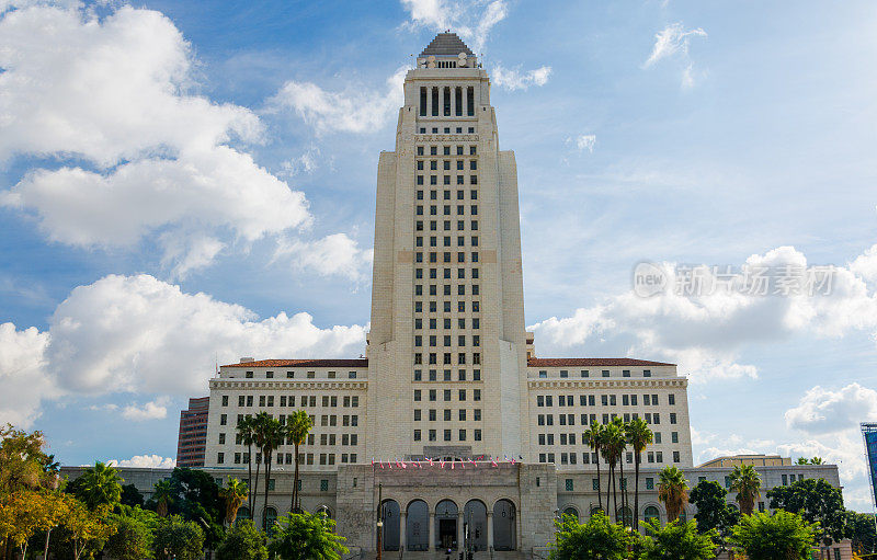 洛杉矶市政厅和蓝天白云