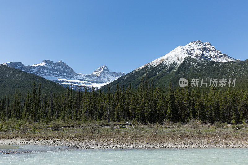 加拿大落基山脉河流景色