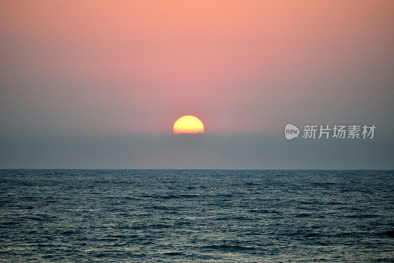 海上日出