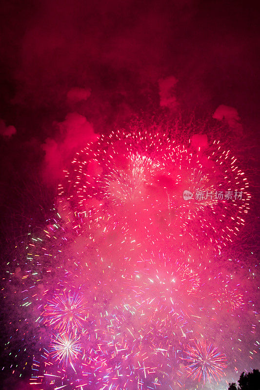 7月4日的烟花庆典，圣诞节和新年