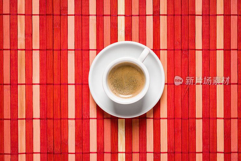 极简主义食物俯视图:浓缩咖啡