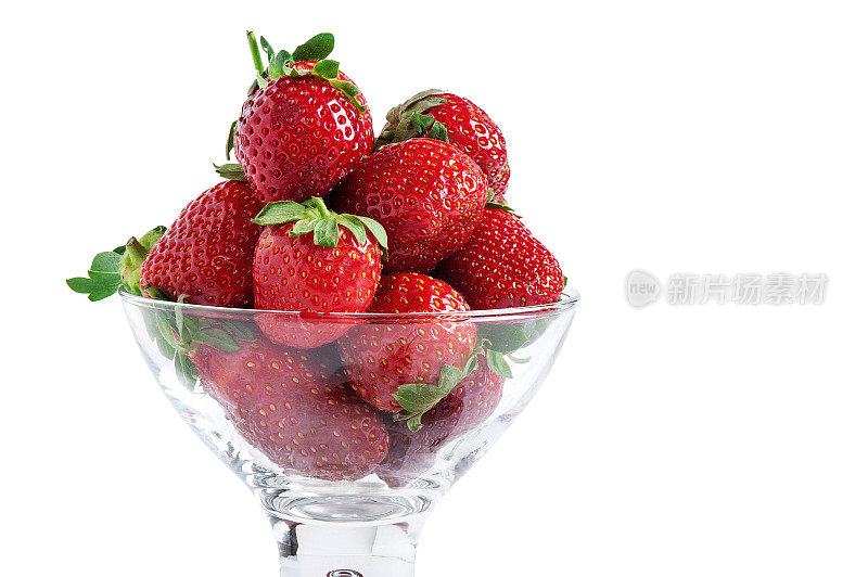 玻璃碗里的新鲜草莓