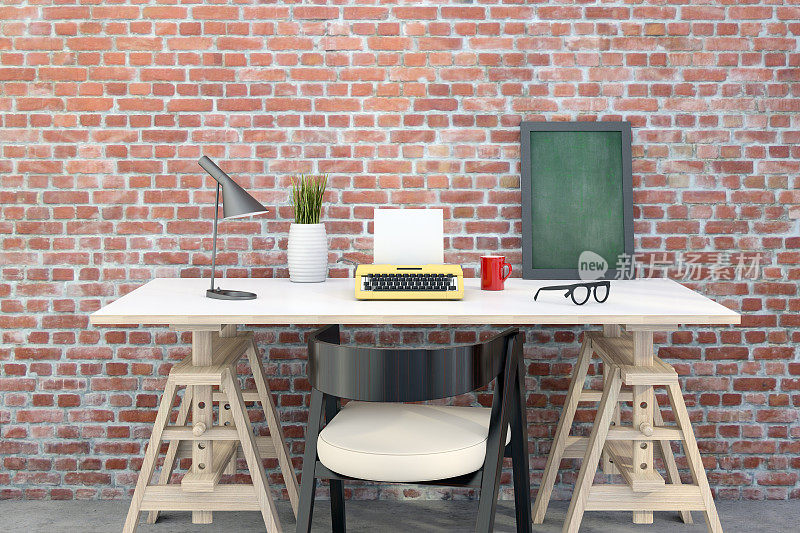 办公桌工作站与打字机黑板和装饰