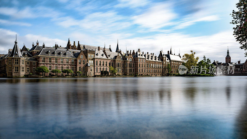 霍夫维维尔湖和海牙的荷兰议会