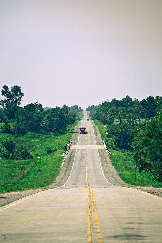 美国高速公路上的卡车