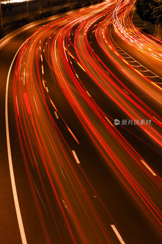 高速公路上交通的延时照片