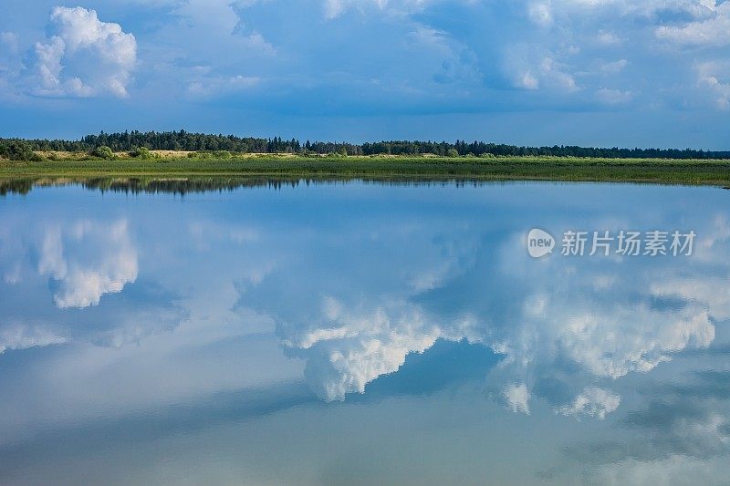 夏季景观与湖泊