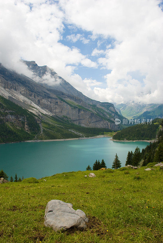 湖Oeschinensee(瑞士)