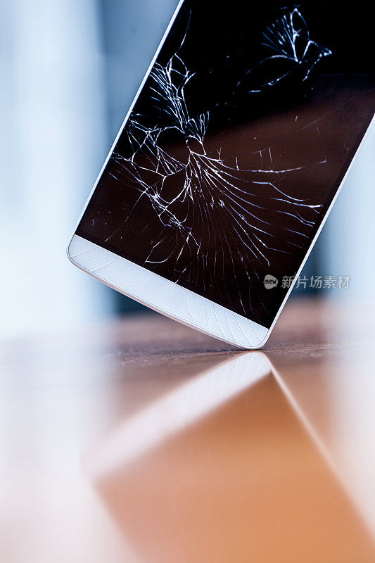 智能手机的碎屏玻璃