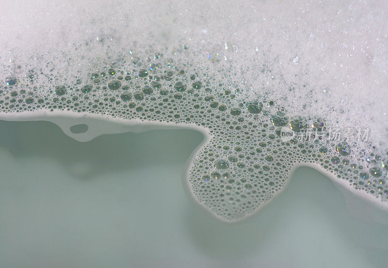 浴缸里的泡沫