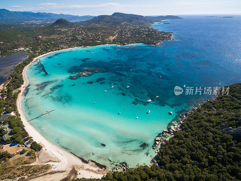 法国科西嘉岛圣朱莉亚海滩鸟瞰图