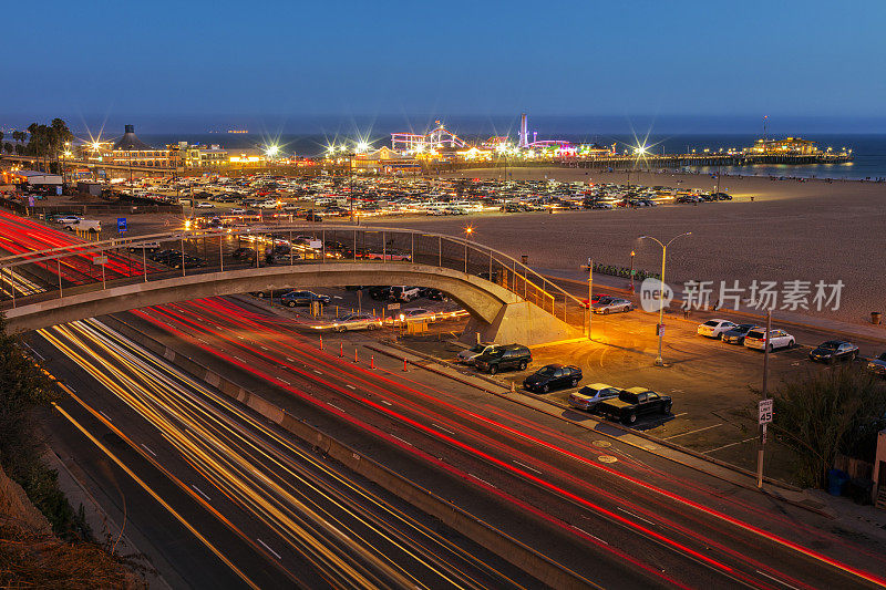 太平洋海岸高速公路和游乐园在圣塔莫尼卡码头，圣塔莫尼卡，加利福尼亚州