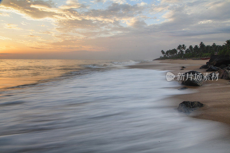 野生的海滩。斯里兰卡，锡兰岛