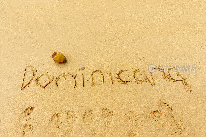 异国情调的度假。多米尼加共和国写在沙滩上