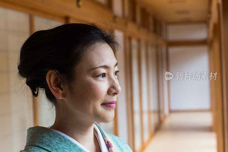 百库曼本千寺的和服女士