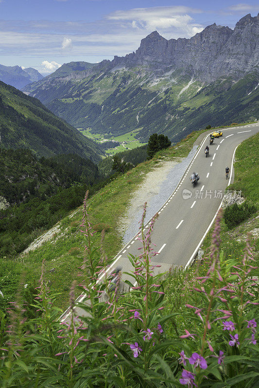 穿过苏斯顿山口的道路