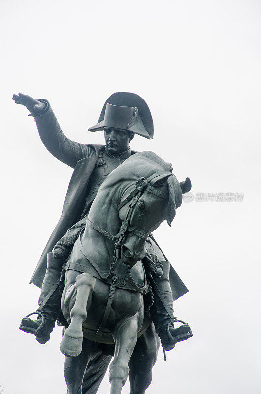 拿破仑骑马的雕像